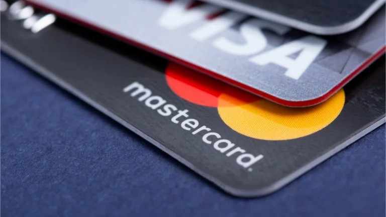 Khảo sát: 14% người Mỹ muốn có phần thưởng tiền điện tử khi sử dụng thẻ tín dụng của họ