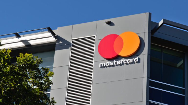 Mastercard và Đối tác Coinbase để làm cho NFT dễ tiếp cận hơn với mọi người