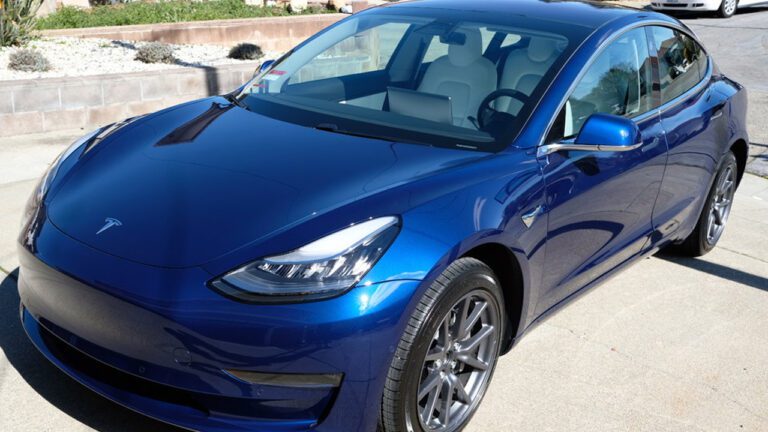 Chủ sở hữu ô tô điện cho biết Tesla Model 3 bị hack của mình đã khai thác tới 800 đô la một tháng Khai thác Ethereum