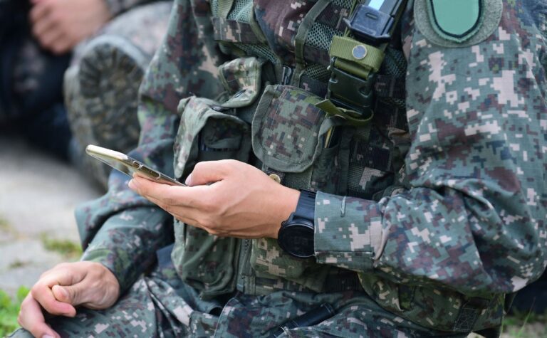 Lính Hàn Quốc giao dịch tiền điện tử ‘Đã bán vé buổi hòa nhạc giả để thúc đẩy chi tiêu’