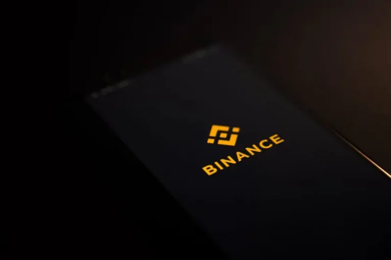 Binance Coin [BNB] Giảm xuống dưới $300 trong bối cảnh Paxos-BUSD